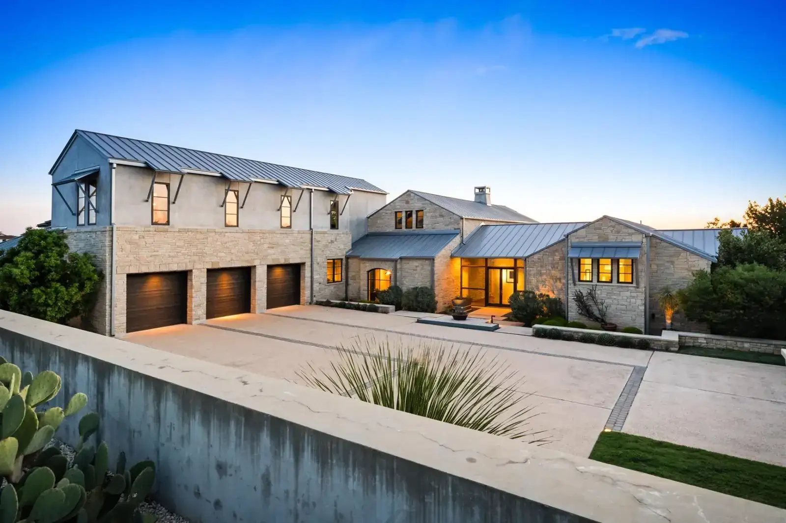Spanish Oaks luxury Austin neighborhood